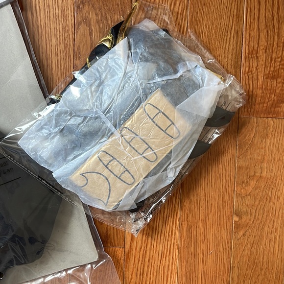 DC BatGirl Costumes Size 3-4t - Picture 4 of 6